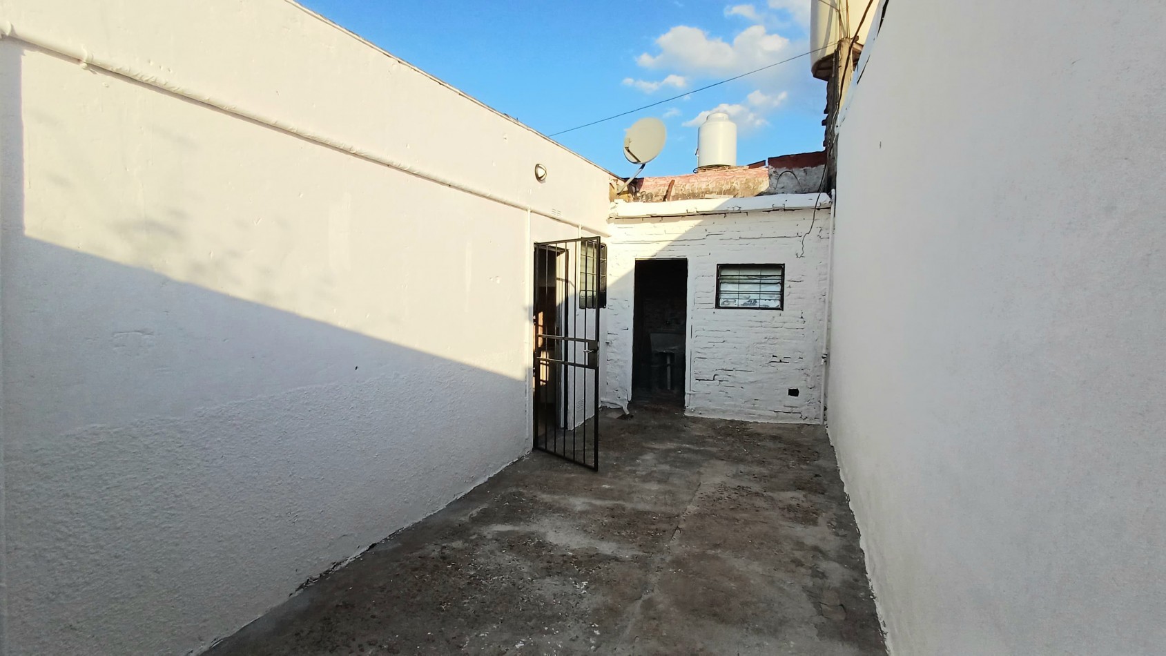 CASA EN VENTA + DEPTO, PH 