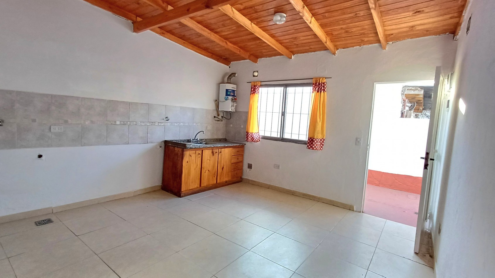 CASA EN VENTA + DEPTO, PH 