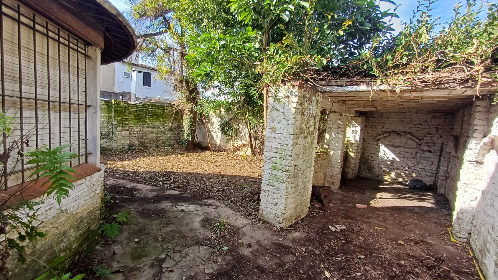 Lote con mejoras en Torcuato