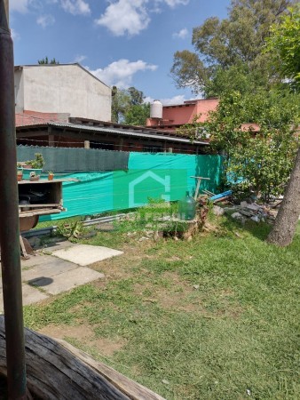 Terreno con dos casas en Benavidez