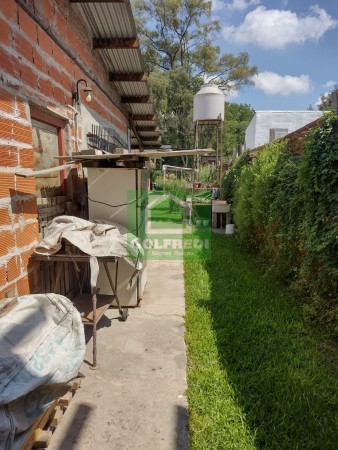 Terreno con dos casas en Benavidez