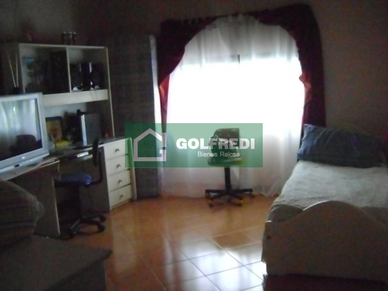 Casa de 5 ambientes en Benavidez Centro